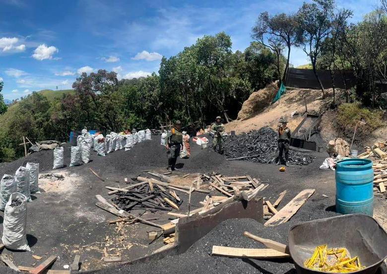 El acopio ilegal de carbón funcionaba en la vereda Cuartas, ubicada en el municipio de Bello. FOTO: CORTESÍA POLICÍA