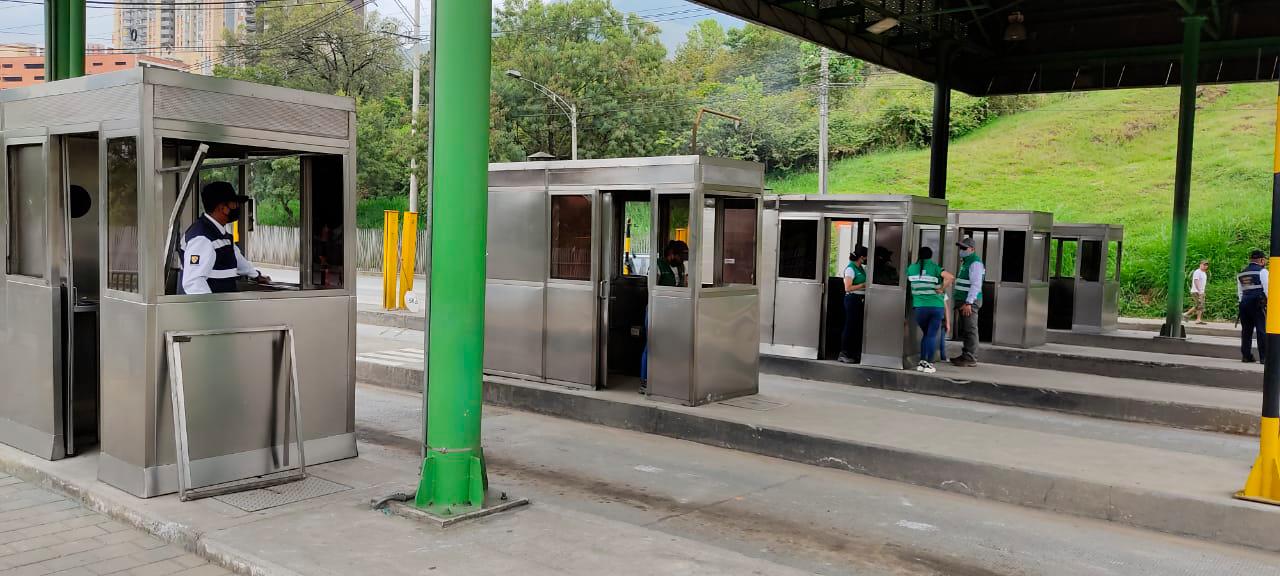 El cobro no es posible en ningún sentido porque los manifestantes se llevaron computadores y talanqueras e incendiaron la infraestructura. Foto: Jaime Pérez