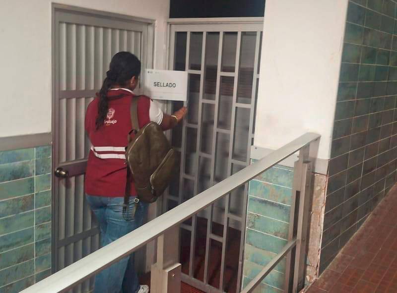 El Ministerio cerró de manera temporal la cocina y la piscina principal de ComFamiliar. FOTO MINTRABAJO