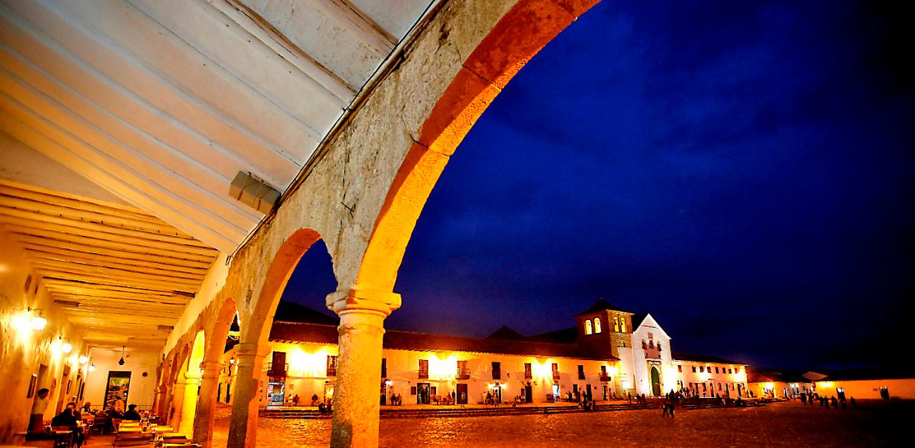 Villa de Leyva es un espacio rodeado de viejas edificaciones coloniales que se sumergen en la cultura local. Foto : Julio César Herrera