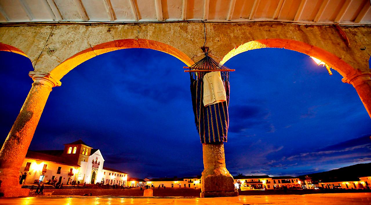 Villa de Leyva es una ciudad colombiana en el noreste de Bogotá. Es conocida por sus edificios coloniales encalados, las calles con adoquines y la gran Plaza Mayor. Foto : Julio César Herrera