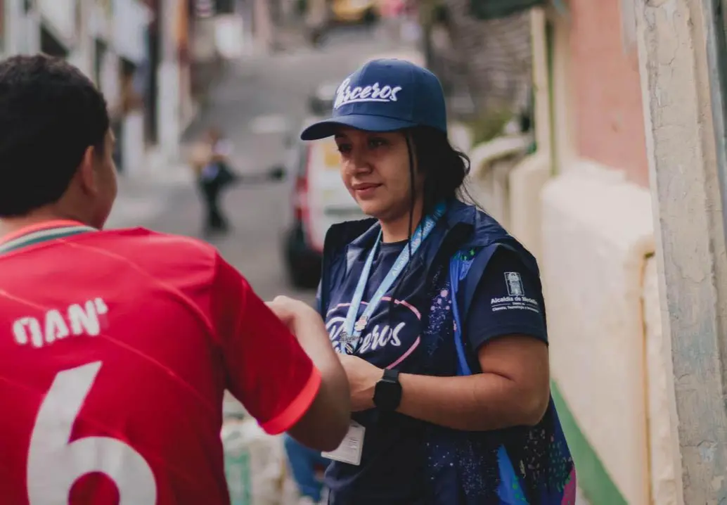 El documental construye su relato a partir de tres historias concretas: las de Marcela, Alejandro y Juan Sebastián. FOTO: Cortesía Alcaldía de Medellín