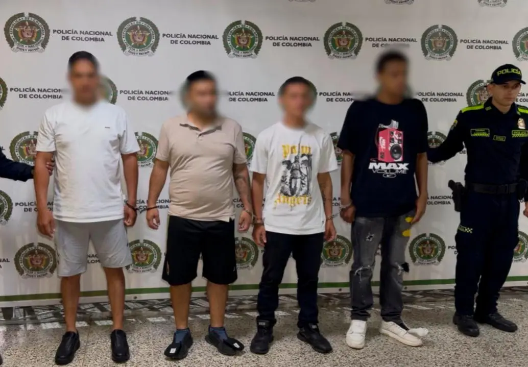 Los cuatro capturados fueron tres dragoneantes y un auxiliar de la guardia. FOTO: ALCALDÍA DE MEDELLIN