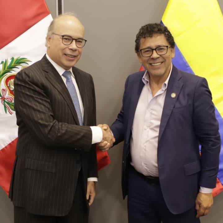 Delegaciones de ambos países durante la Comisión Mixta Permanente de Inspección en Lima. FOTO: CORTESÍA
