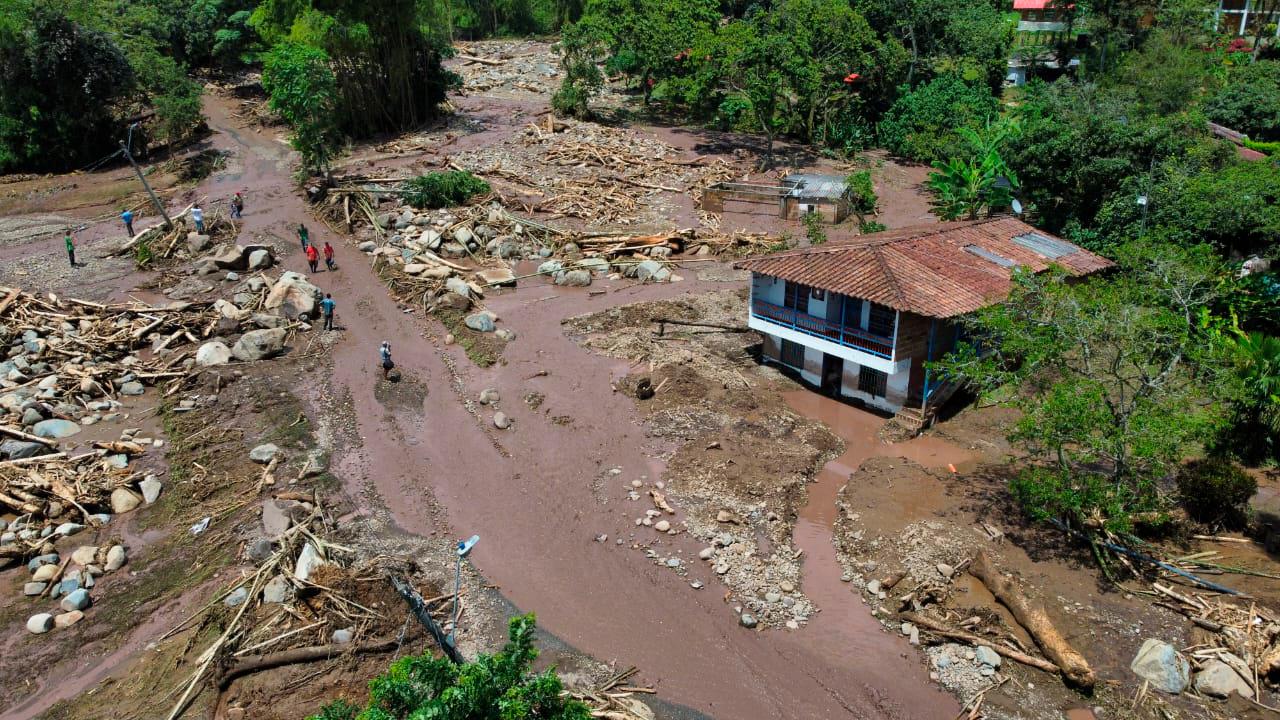 Las fuertes precipitaciones que se han producido en Antioquia durante las últimas horas causaron varias emergencias en todo el departamento, especialmente en los municipios de Venecia y Abriaquí. FOTOS : Camilo Suárez