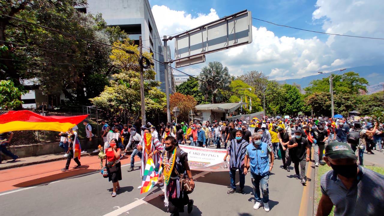 Las personas que se concentraron en el Parque de los Deseos iniciaron su marcha pasando por Barranquilla hasta llegar a Punto Cero. Foto: Manuel Saldarriaga