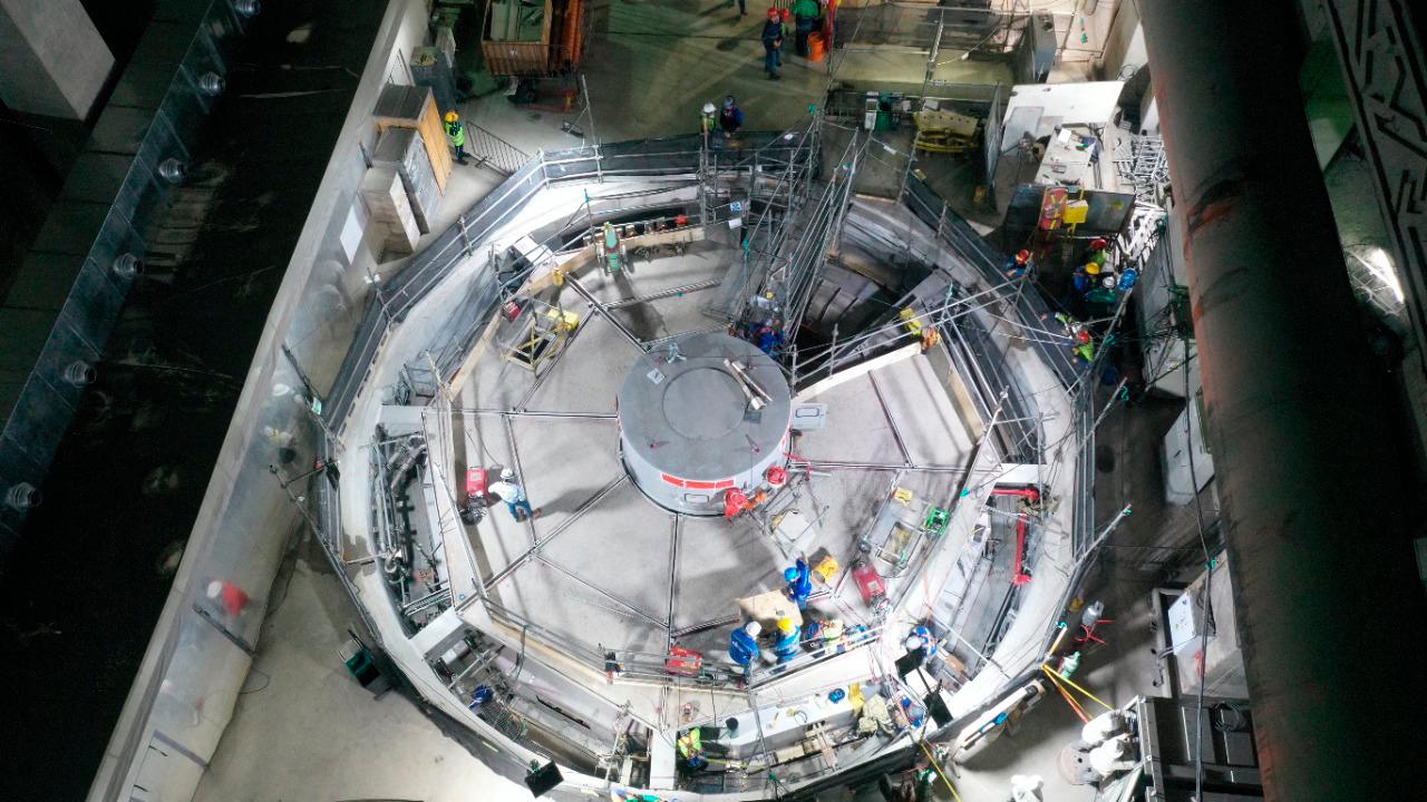 Así se ven las máquinas desde arriba. El gerente de EPM comentó que por ellas pasaron entre 15 y 169 metros de agua cúbica por segundo, es decir, un 10% de lo que pasa por el vertedero de la obra. Foto: Cortesía EPM
