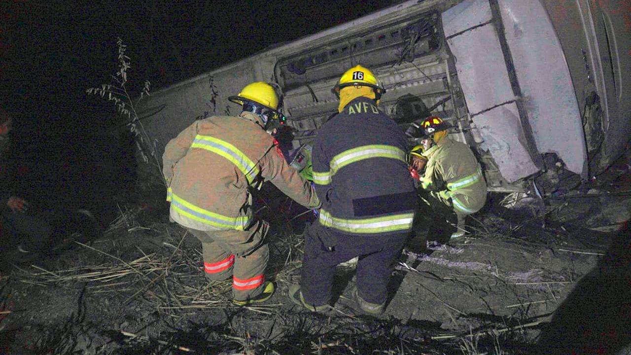 Bus de turismo cayó a un abismo en México y dejó 20 muertos y 33 heridos
