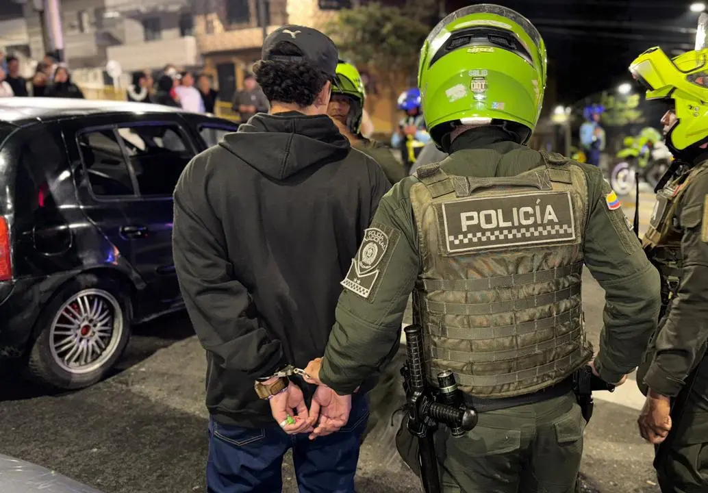 En la redada fueron inspeccionados los antecedentes de más de 700 personas. En la imagen, una de las 21 personas capturadas. FOTO: Cortesía Secretaría de Seguridad de Medellín