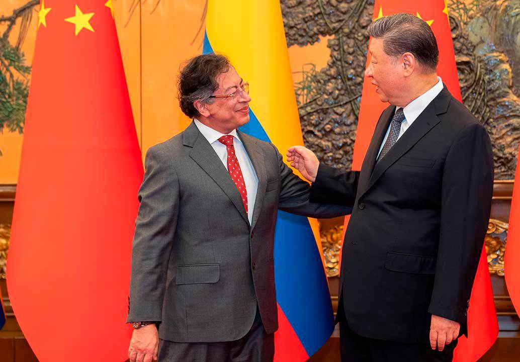 Gustavo Petro y Xi Jinping durante la firma del ingreso a Colombia a la Nueva Ruta de la Seda. FOTO: Cortesía