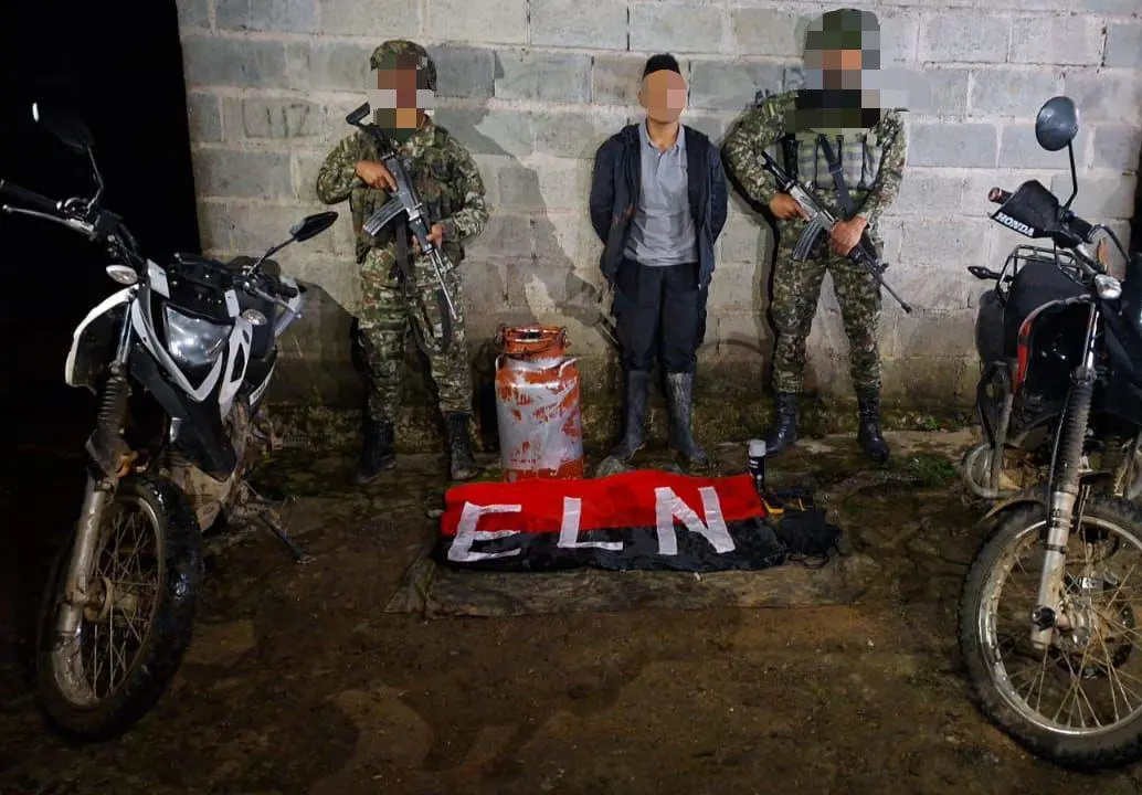 El operativo dejó como resultado un ilegal herido y otro capturado, mientras que dos más lograron huir del lugar. FOTO: Cuarta Brigada del Ejército Nacional