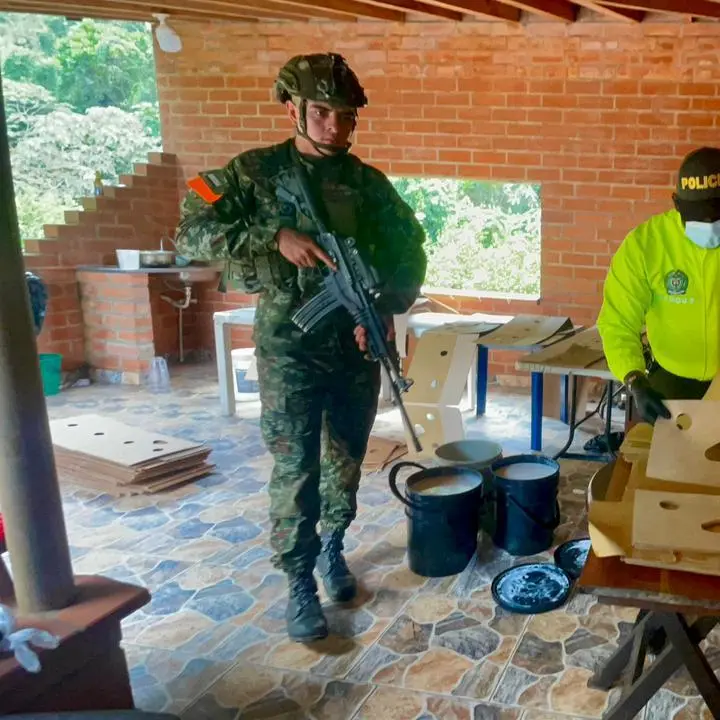 El Ejército afirmó que con esta acción se afecta la comercialización de cerca de 2’700.000 dosis. FOTO: Cortesía Cuarta Brigada del Ejército Nacional