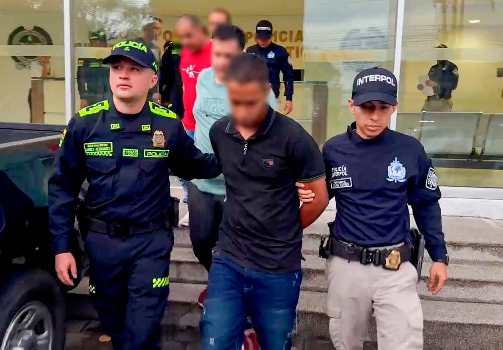 Las cinco personas capturadas en Colombia fueron identificadas con los alias de La Lesbi, “Esteban”, “Liheney”, “Estiwar” y “Jorge”. FOTO: Policía