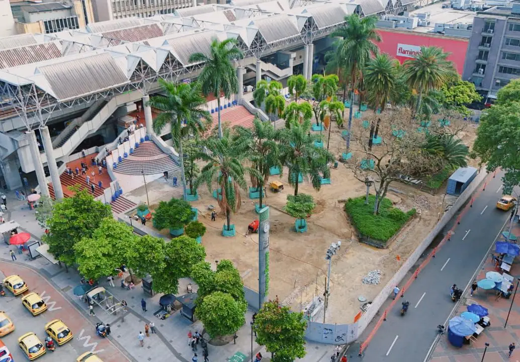 La Alcaldía de Medellín avanza en la renovación integral del Parque Berrío, el espacio fundacional de la ciudad, con una inversión de $6.500 millones. Foto: cortesía Alcaldía de Medellín.