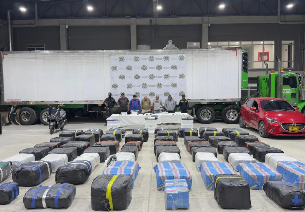 Los paquetes marcados con cintas rosadas son los que contendrían la marihuana modificada genéticamente con componentes para aumentar el deseo sexual en las mujeres. FOTO: CORTESÍA POLICÍA METROPOLITANA