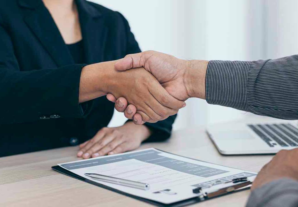 El mercado laboral mejora en cifras generales, pero con un fuerte peso del empleo estatal en la generación de nuevos puestos. FOTO: GETTY