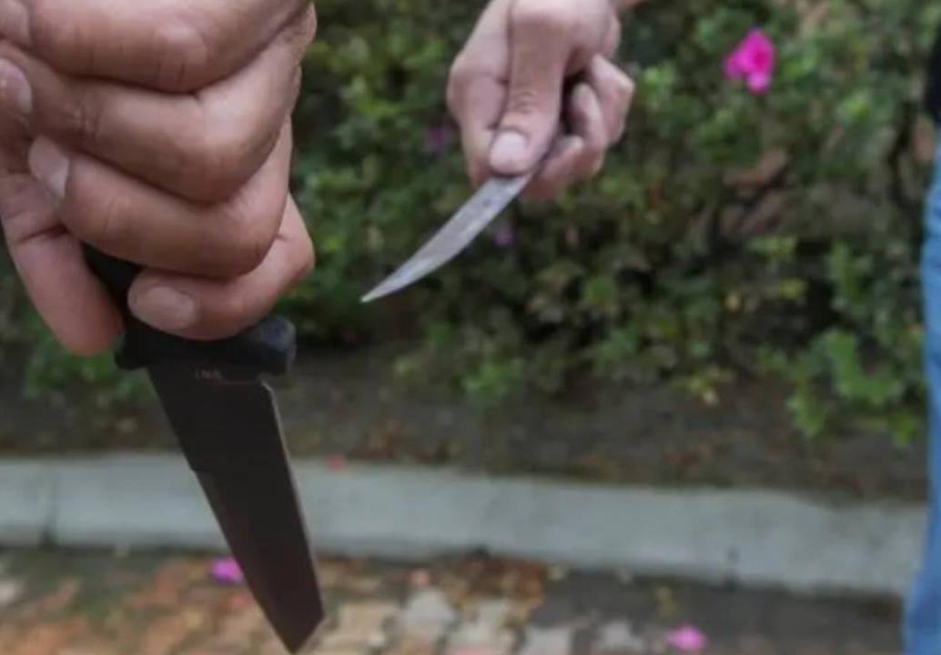 En medio del altercado, la víctima habría lesionado al acompañante de la mujer, quien reaccionó y lo hirió con el arma cortopunzante. FOTO: Archivo