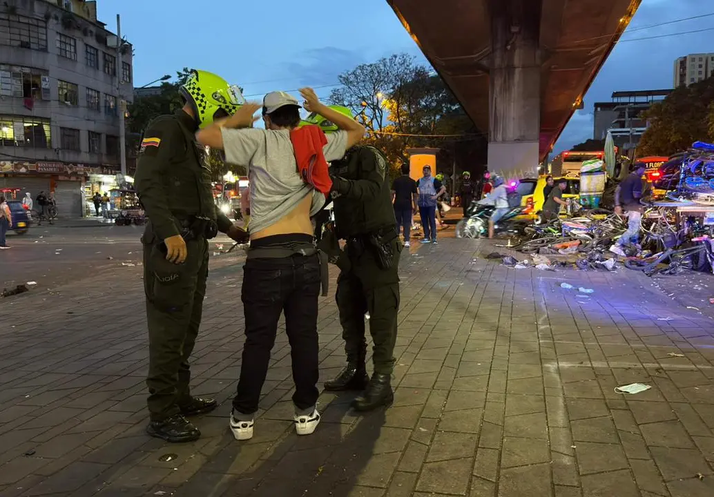 Las autoridades recorrieron varios puntos críticos en el Centro de Medellín para hacer controles. FOTO: Cortesía Alcaldía de Medellín