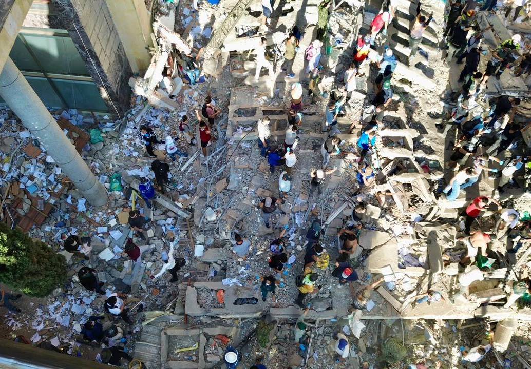 En Pereira se registraron al menos 37 víctimas mortales y otras tres en municipios del área metropolitana, mientras 65 edificaciones colapsaron, tras el sismo de magnitud 7,4 registrado ayer. Foto: Manuel Saldarriaga