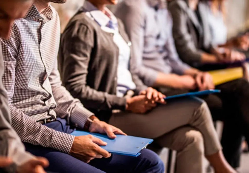 Bogotá lidera la oferta de empleo en Colombia, con más de 70.000 vacantes activas y opciones que van desde cargos operativos hasta profesionales con salarios millonarios. FOTO: GETTY