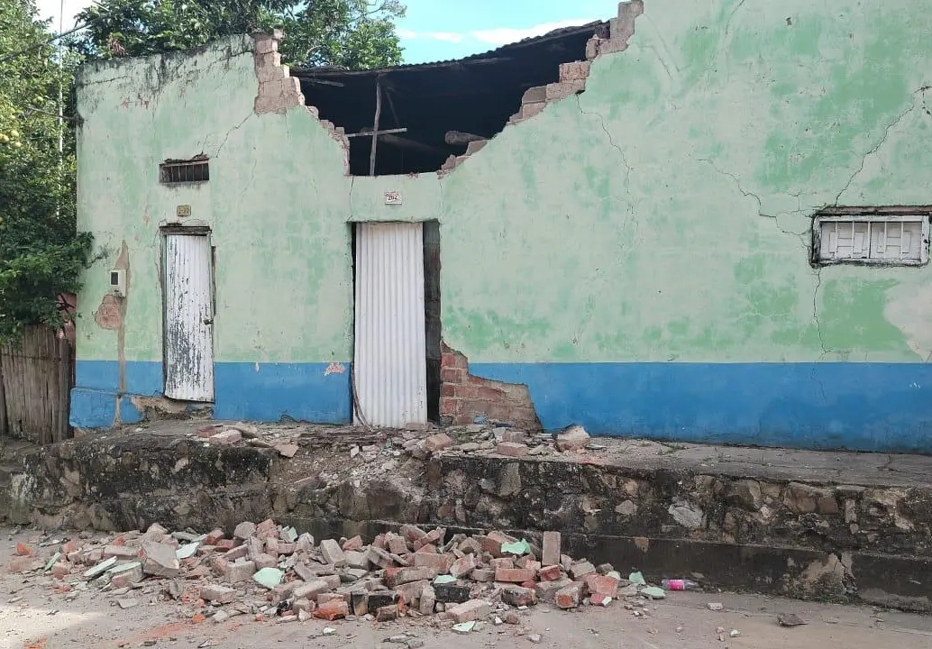 <span class="mln_uppercase_mln">Así</span><b><span class="mln_uppercase_mln"> quedó una vivienda en el municipio de Paratebueno, en Cundinamarca, tras el sismo de magnitud 6.5 que se registró el domingo 8 de junio. FOTO: UAEGRD-CUNDINAMARCA</span></b>