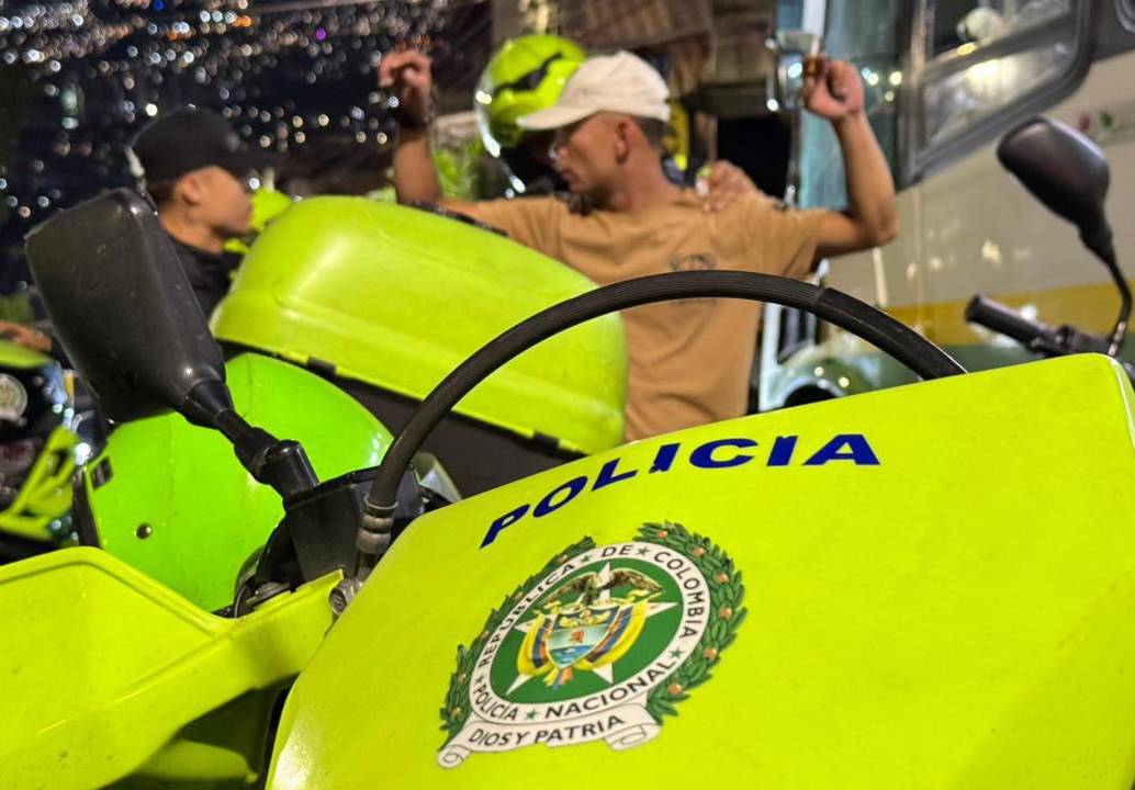 En la ofensiva, los uniformados requisaron y revisaron los antecedentes de cientos de personas. FOTO: Cortesía Secretaría de Seguridad