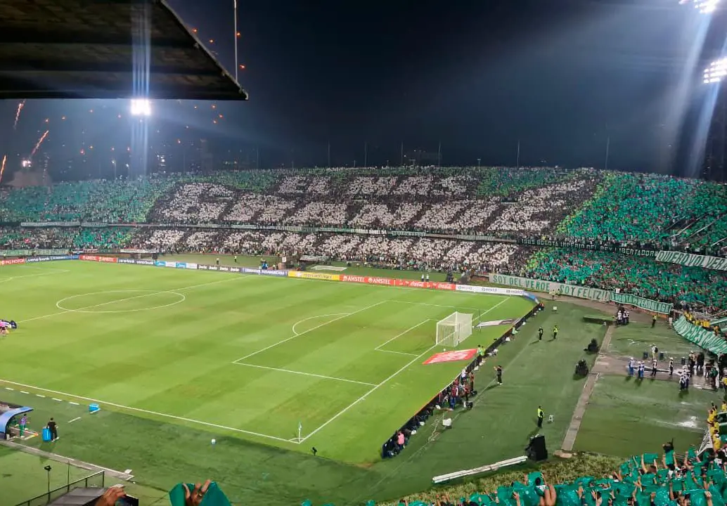 Los aficionados de Atlético Nacional suelen acompañar, de manera masiva, a su equipo en los partidos que juegan en el Atanasio Girardot. Más si son finales. Foto: Juan Antonio Sánchez