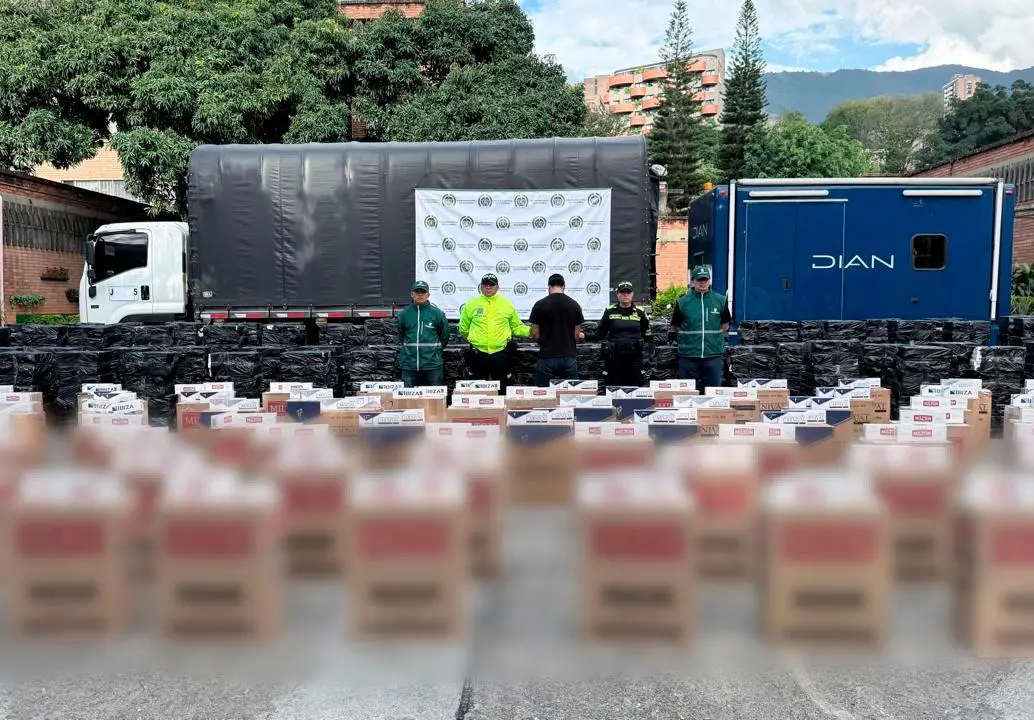 Las autoridades incautaron en las últimas dos semanas más de 300.000 cajetillas de cigarrillos de contrabando provenientes de Paraguay, China y Corea del Sur. FOTO: CORTESÍA POLICÍA FISCAL Y ADUANERA