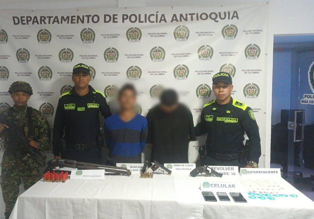 Entre los capturados están alias Chicorio, Toto, Mono y Soldo, todos cuatro con distintos roles dentro del grupo delincuencial conocido como Los del 20 de Julio. FOTO: Cortesía Policía de Antioquia