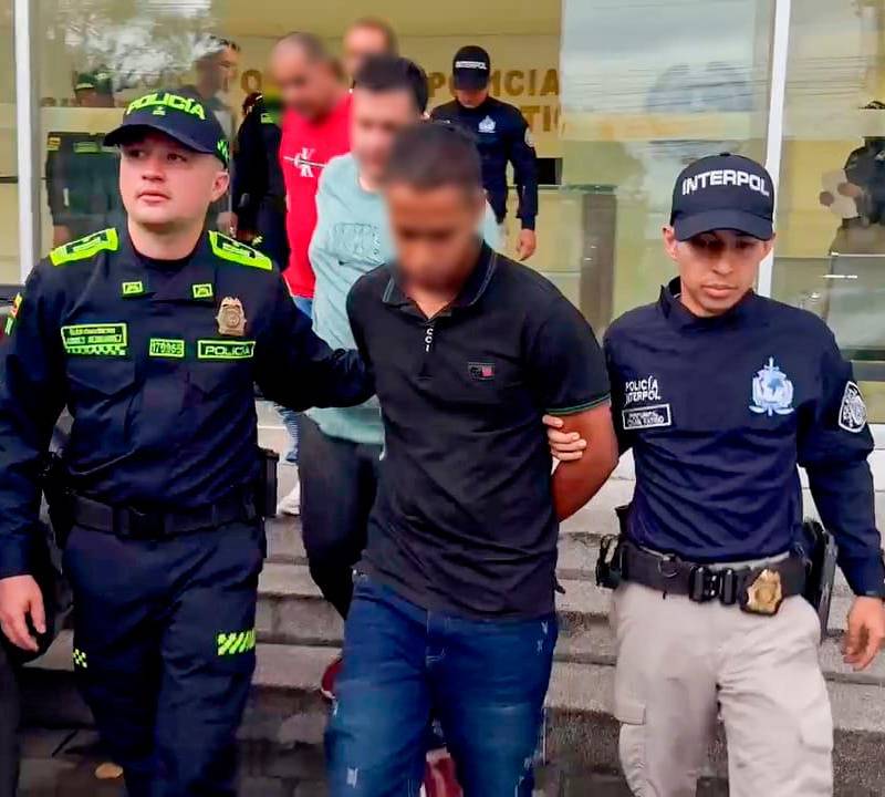 Las cinco personas capturadas en Colombia fueron identificadas con los alias de La Lesbi, “Esteban”, “Liheney”, “Estiwar” y “Jorge”. FOTO: Policía