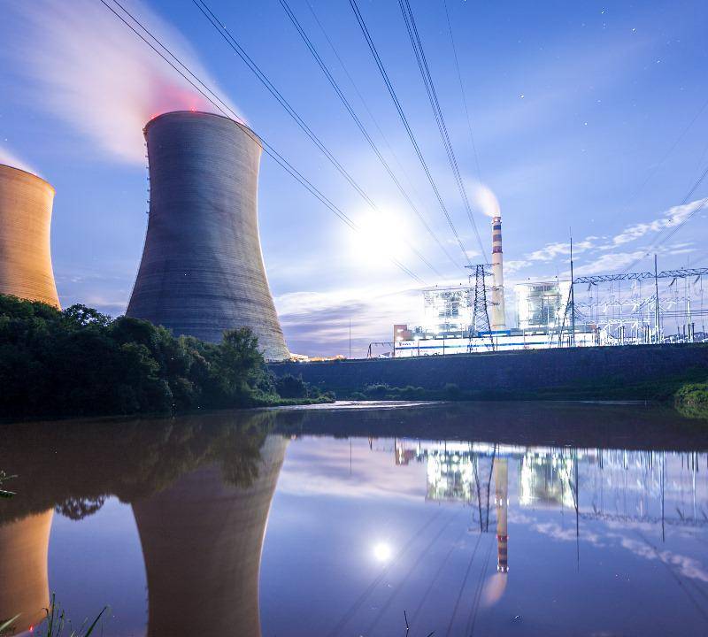 A diferencia de las fuentes renovables intermitentes, como la solar o la eólica, cuya producción depende de las condiciones climáticas, la energía nuclear ofrece un suministro constante y predecible. Foto: Getty