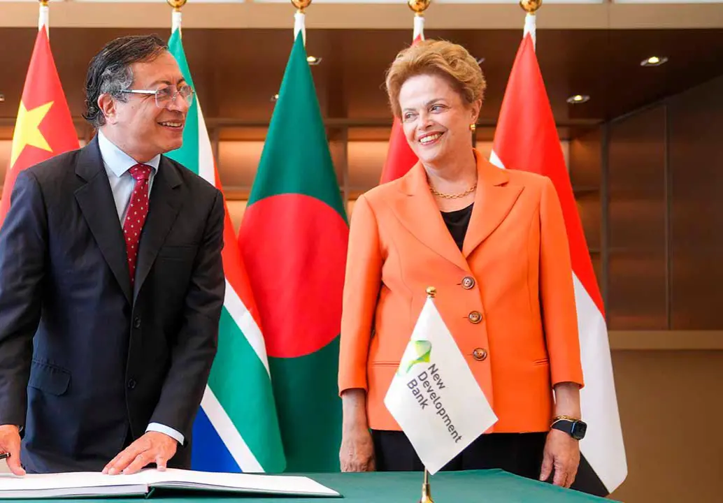 Gustavo Petro y la presidenta del Banco de Desarrollo de los Brics, Dilma Rousseff. FOTO: Presidencia