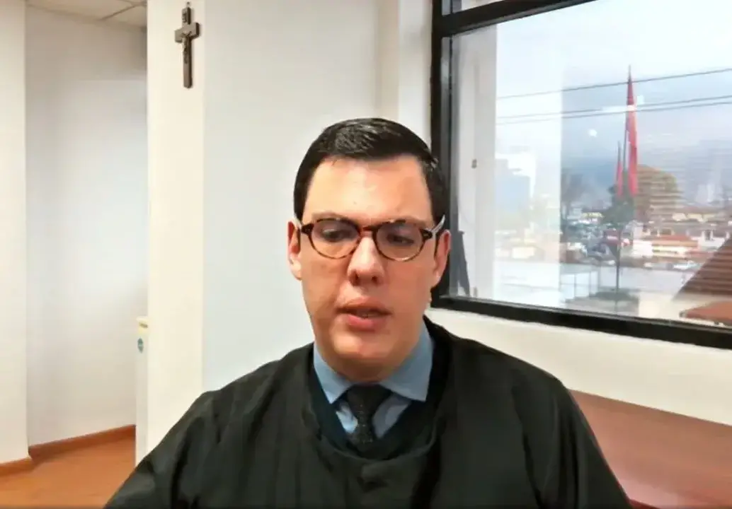 José Alejandro Hofmann, juez 37 Penal Municipal con Función de Control de Garantías de Bogotá. FOTO: CAPTURA DE PANTALLA