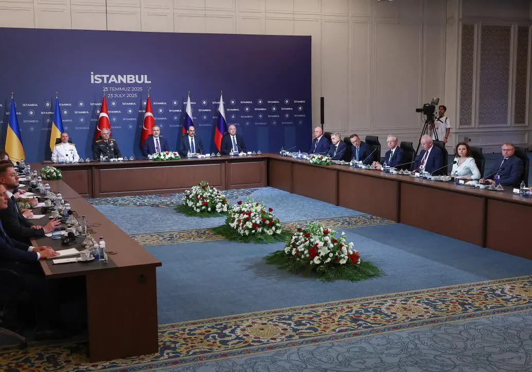 Ucrania y Rusia negociando una paz en Estambul, Turquía. FOTO: REDES SOCIALES.