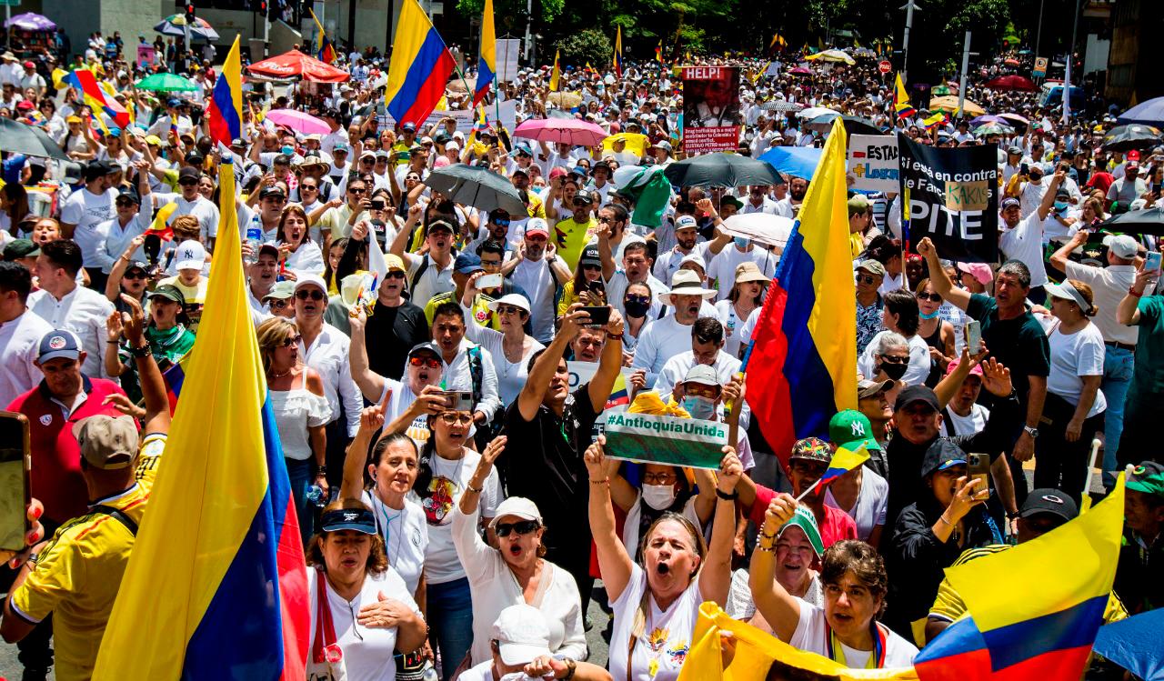 Entre las exigencias de los marchantes hubo pedidos de renuncia de los alcaldes de Medellín y Cali. Foto: Julio Herrera. 