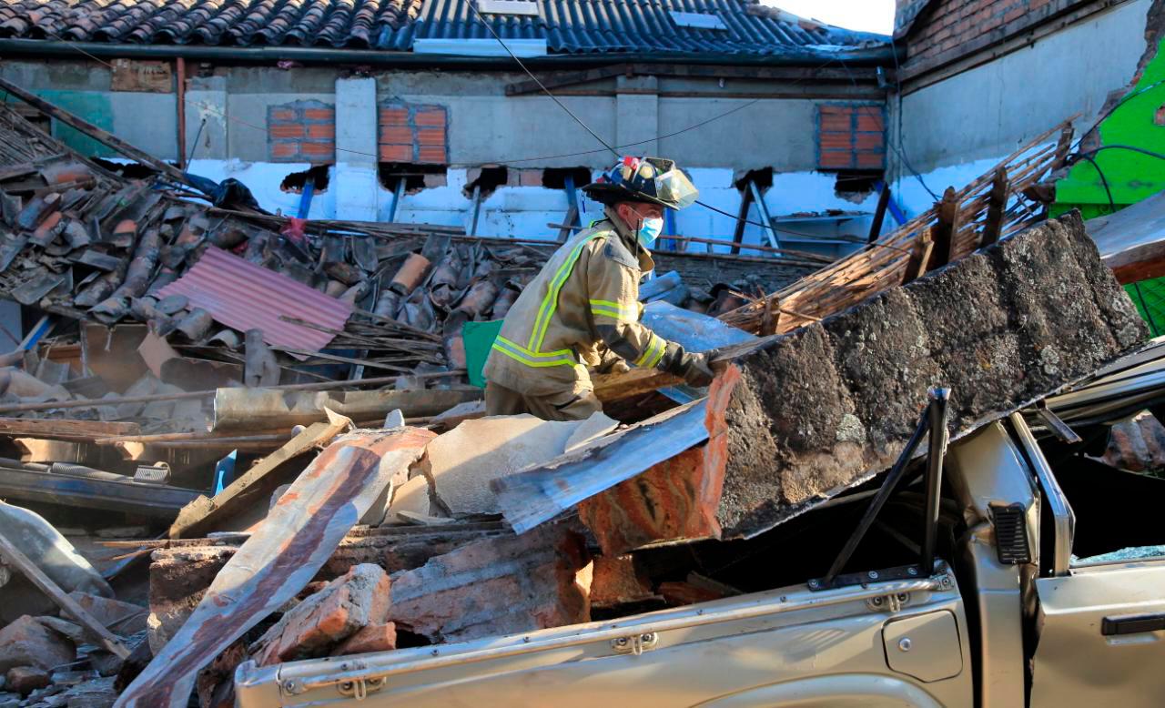 La emergencia se dio en la tarde de este miércoles, en plaza que ya había sido evacuada por riesgo de colapso. Foto : Juan Antonio Sánchez