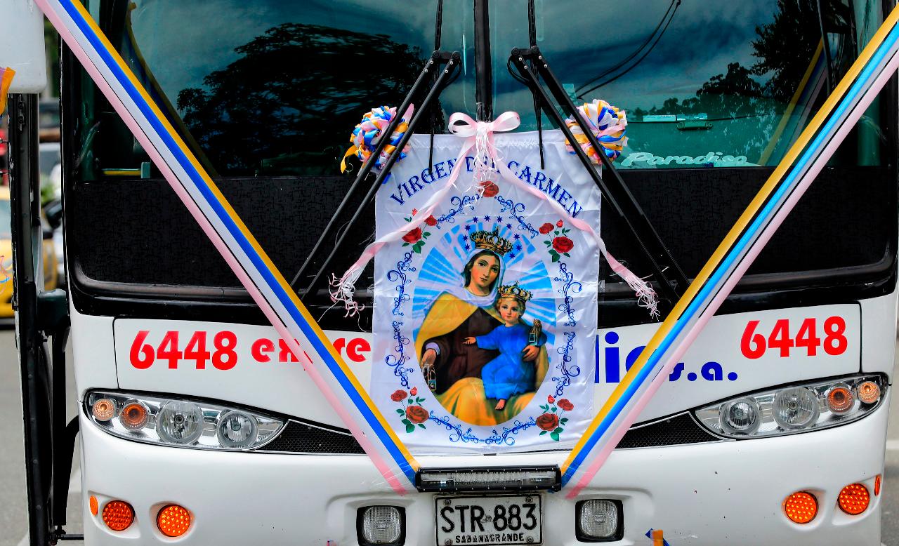 La imagen de la virgen estuvo presente todo tipo de vehículos durante el día de su conmemoración. Foto: Jaime Pérez
