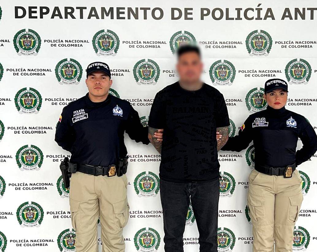 El extranjero quedó a disposición de las autoridades competentes, mientras avanzan los trámites judiciales correspondientes para su eventual extradición a México. FOTO: Cortesía Policía de Antioquia