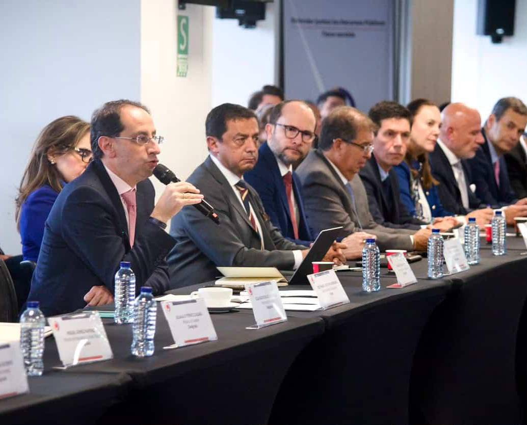 El día de ayer se reunieron para iniciar este proceso; contó con la asistencia del vicepresidente electo José Manuel Restrepo. Foto: Contraloría