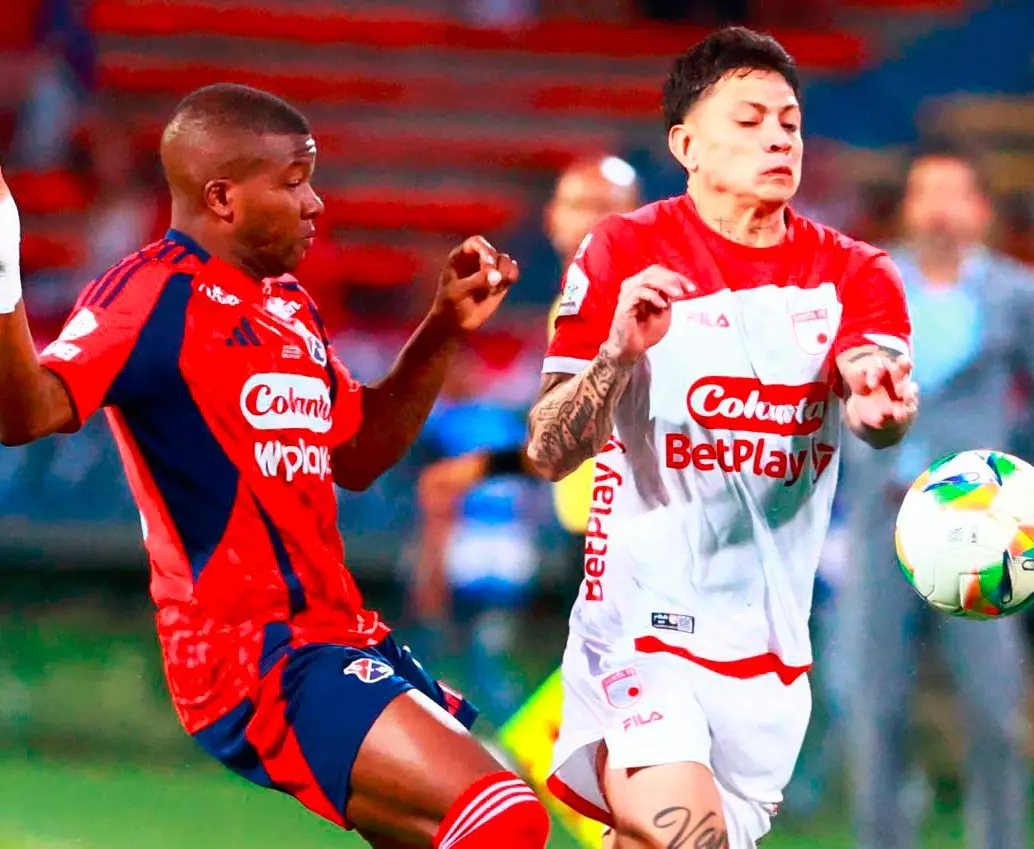 El partido entre DIM y Santa Fe no estuvo exento de la polémica. FOTO MANUEL SALDARRIAGA