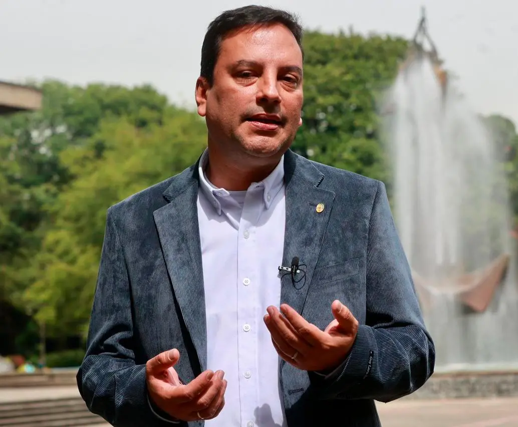 Luquegi Gil Neira ha estado por 30 años vinculado con la Universidad de Antioquia. De allá egresó como abogado y ha sido profesor, decano, Secretario General y Vicerrector. FOTO MANUEL SALDARRIAGA