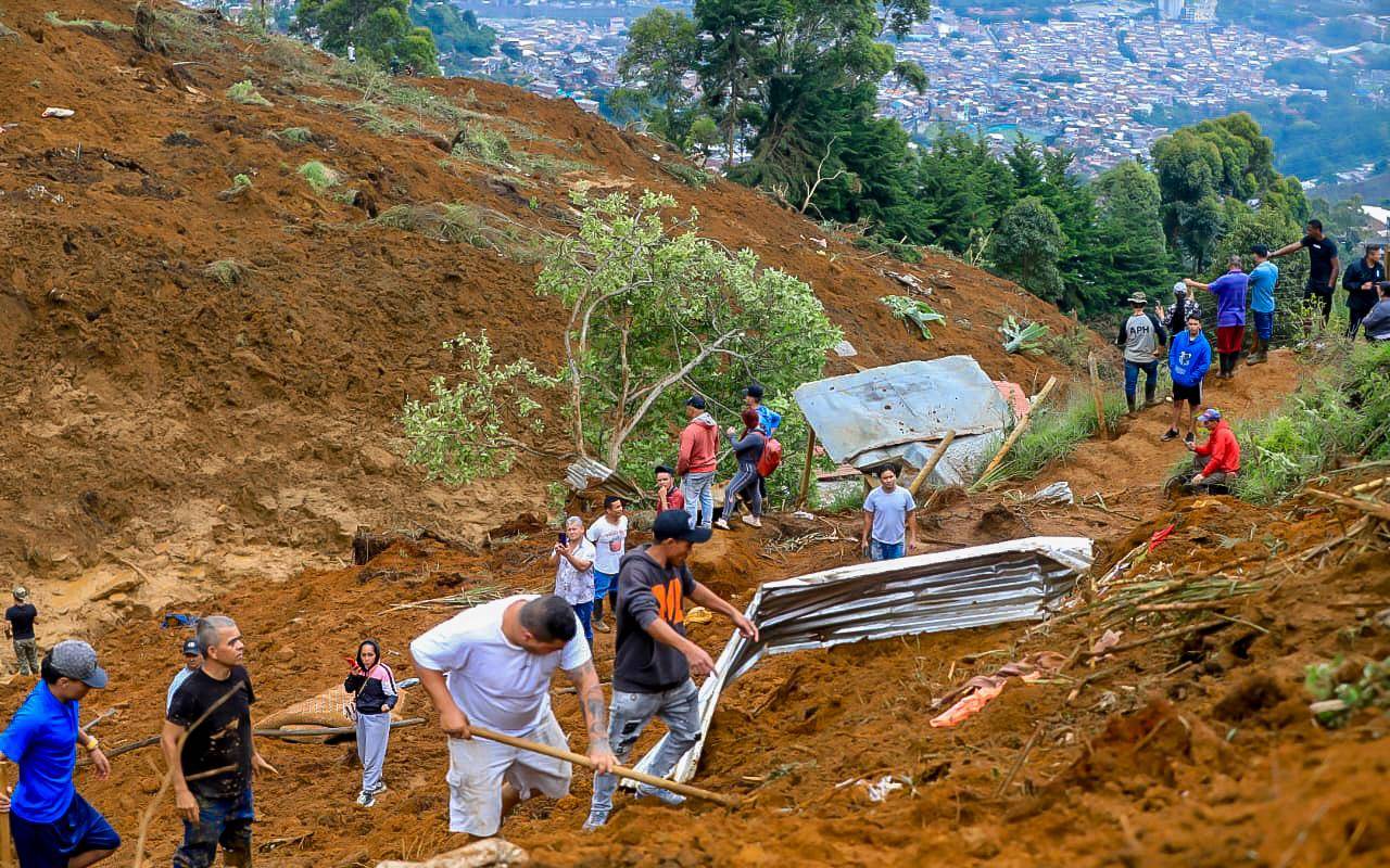 El movimiento en masa, que sorprendió a los habitantes mientras dormían, se produjo en un sector caracterizado por su topografía de ladera y la alta vulnerabilidad de algunas de sus construcciones. Foto: Esneyder Gutiérrez