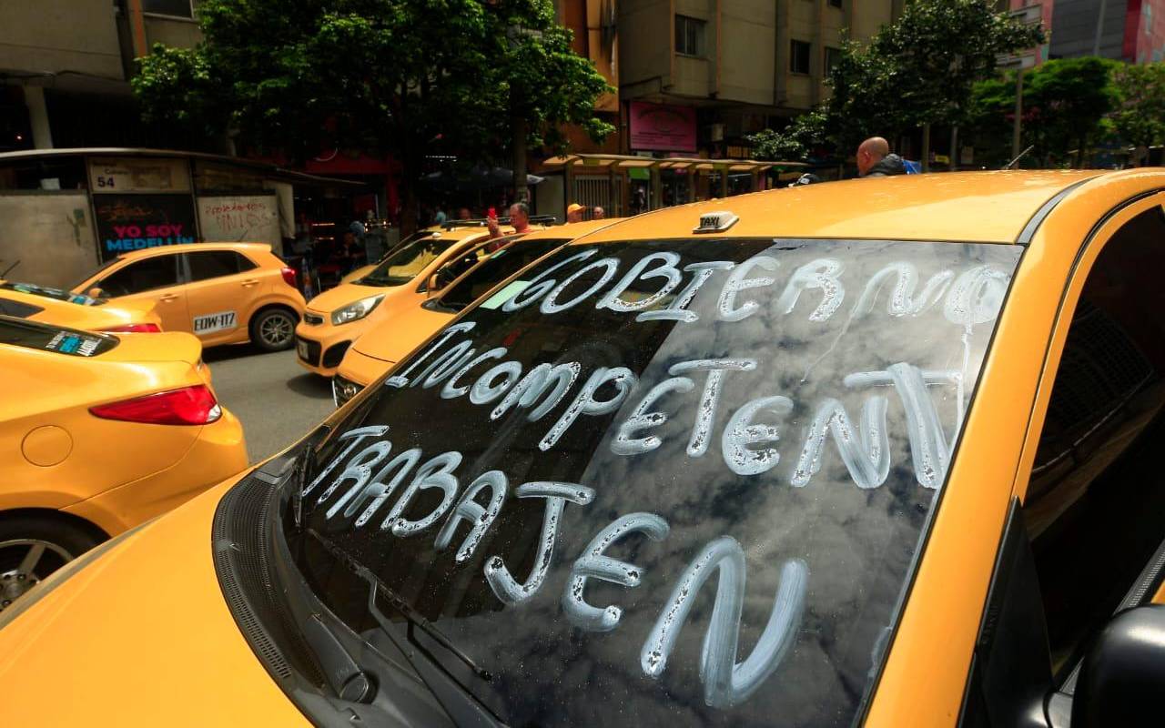 Los manifestantes exigen a los gobiernos locales y nacionales una mayor regulación de estas plataformas. Foto Camilo Suárez