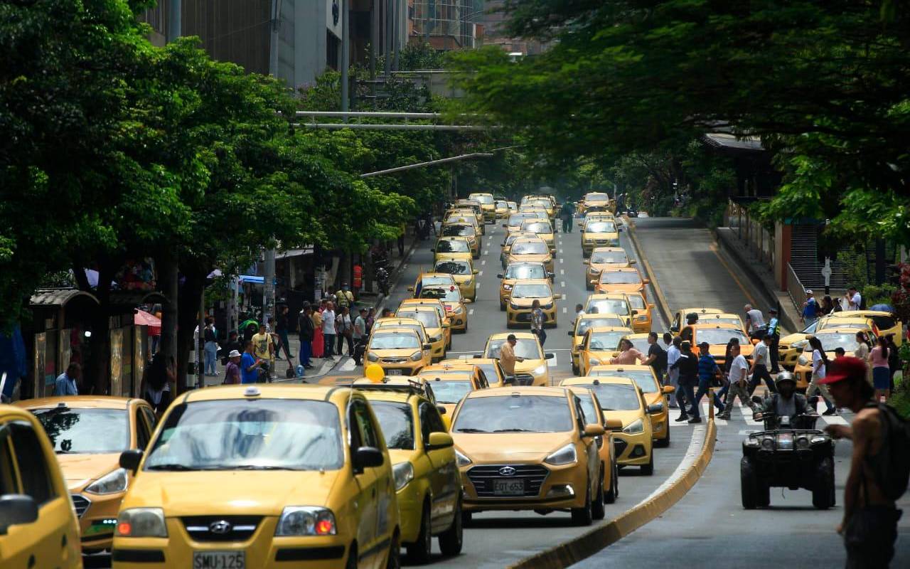 La movilidad en muchos sectores del Área Metropolitana se ha visto afectada durante buena parte del día. Foto Camilo Suárez