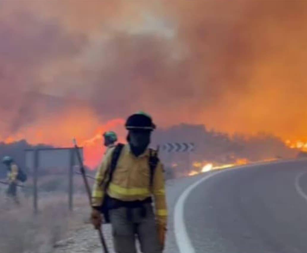 Un incendio en Almería, España, dejó al menos 11 muertos y 19 personas sin localizar. FOTO: Captura de video @Plan_INFOCA