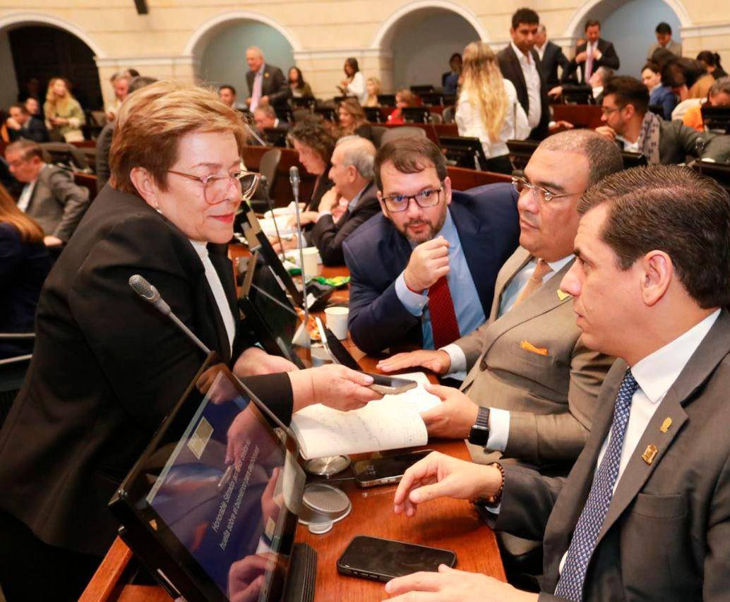 La votación de la reforma pensional en el Senado es acompañada por la ministra de Trabajo, Gloria Inés Ramírez. FOTO CORTESÍA MINTRABAJO 