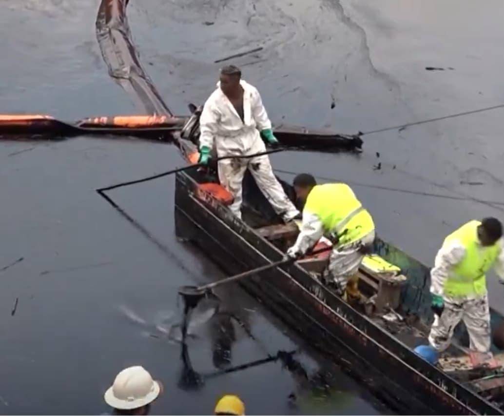 Emergencia ambiental en Ecuador por derrame de barriles crudos de petróleo. FOTO: captura de video