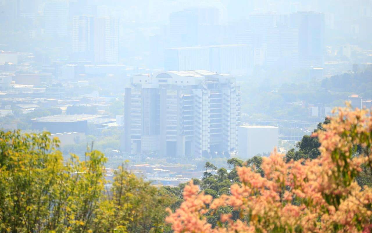 Según explicó el Siata, entre sábado y domingo, varias estaciones mostraron significativos en las concentraciones de PM2.5, lo cual produjo el deterioro de las estaciones poblacionales de calidad del aire, que incluso llegaron a estar en naranja. Foto: Camilo Suárez