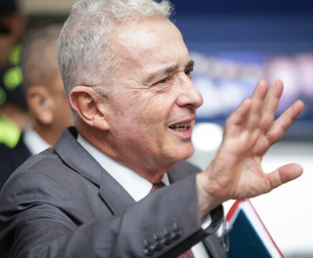Estos fueron los delitos que le imputaron a Álvaro Uribe. FOTO: Colprensa