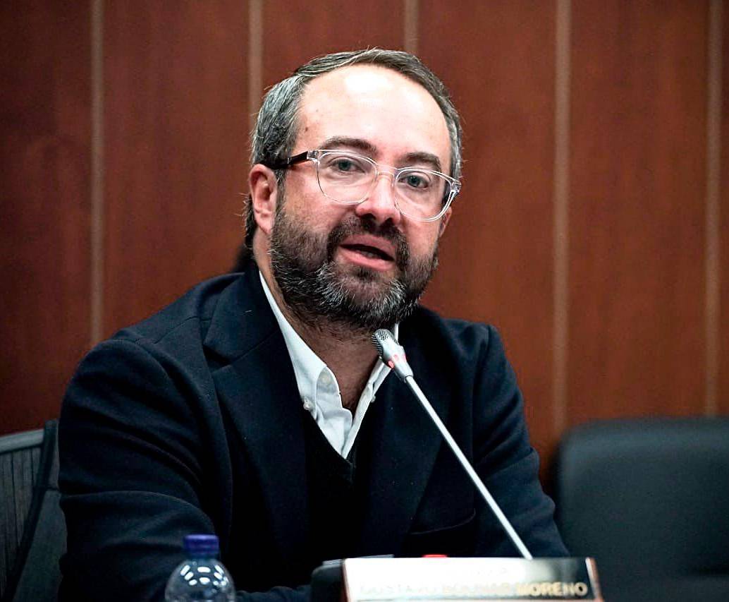 Aunque el senador recobró la libertad, aun sigue vinculado al proceso. Defendió su inocencia y alegó que “una fiscal presionó testigos”. FOTO: X @CIROARAMIREZ